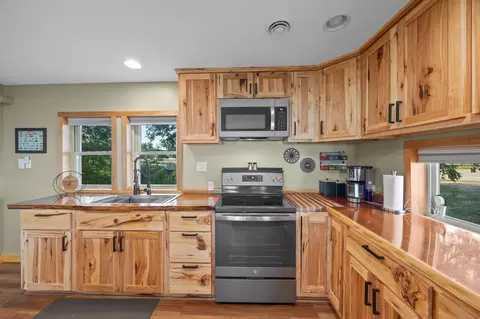 Kitchen - 11341 County 10, Osakis, MN 56360 photo 3 of 4