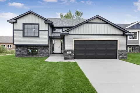 718 Margaret Ave NE, Isanti, MN 55040