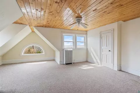 Bedroom - 1931 E Superior St, Duluth, MN 55812 photo 5 of 6