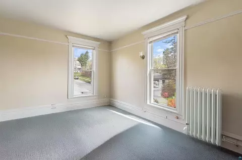 Bedroom - 1931 E Superior St, Duluth, MN 55812 photo 3 of 6