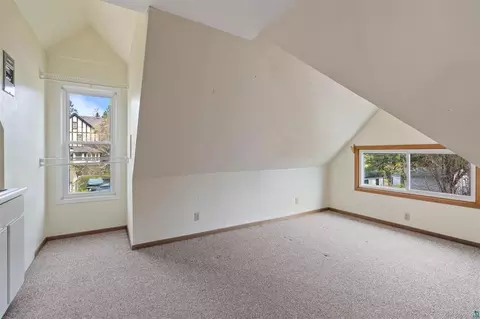 Bedroom - 1931 E Superior St, Duluth, MN 55812 photo 6 of 6