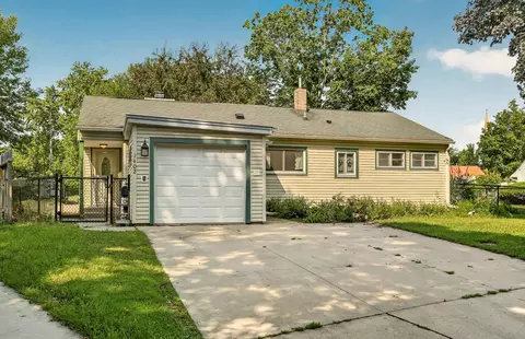 1402 Damon Ct SE, Rochester, MN 55904