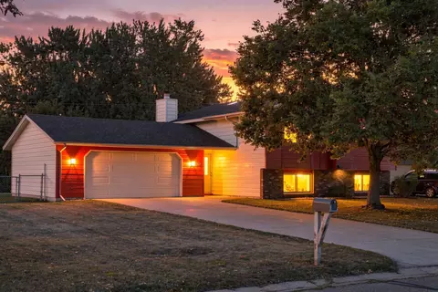 8106 Vincent Ave N, Brooklyn Park, MN 55444