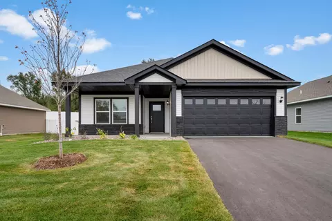 919 Sycamore Pl N, Cambridge, MN 55008