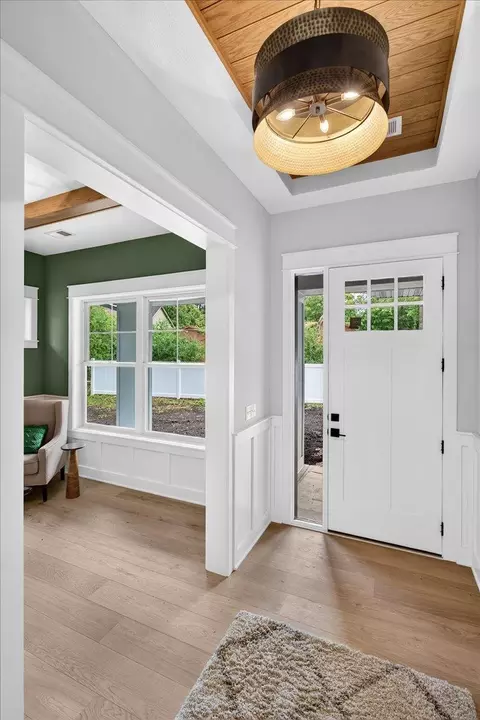 Entry Way - 36 Lilah Ln, Tonka Bay, MN 55331 photo 1 of 5