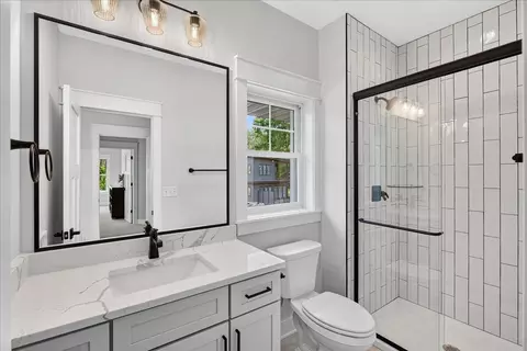 Bath - 36 Lilah Ln, Tonka Bay, MN 55331 photo 7 of 8