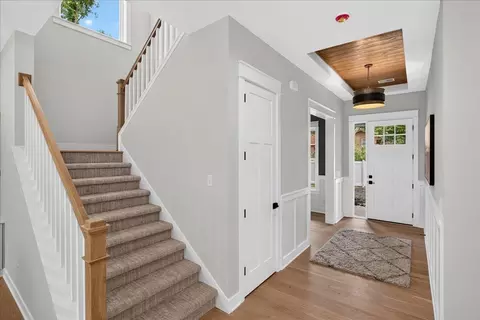 Entry Way - 36 Lilah Ln, Tonka Bay, MN 55331 photo 2 of 5