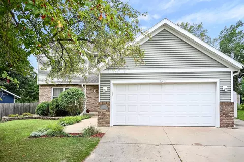 5825 Fairway Dr NW, Rochester, MN 55901