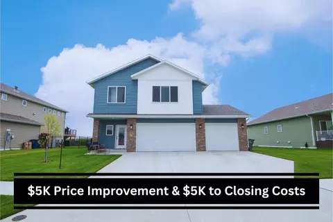 4871 Hampton Cir S, Moorhead, MN 56560