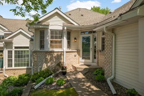16270 Crystal Hills Dr, Lakeville, MN 55044