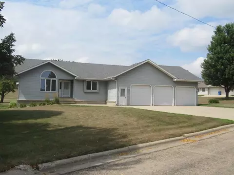 241 6th St, Chandler, MN 56122