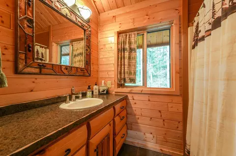 Bath - 95822 Pine Is, Tower, MN 55790 photo 1 of 2