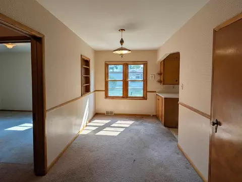 Entry Way - 616 S 9th St, Montevideo, MN 56265 photo 1 of 1