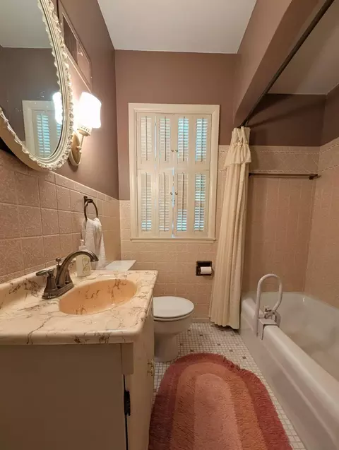 Bath - 616 S 9th St, Montevideo, MN 56265 photo 4 of 5