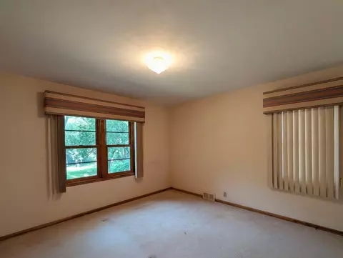 Bedroom - 616 S 9th St, Montevideo, MN 56265 photo 3 of 10