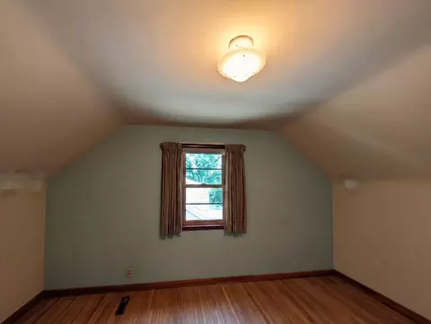 Bedroom - 616 S 9th St, Montevideo, MN 56265 photo 8 of 10