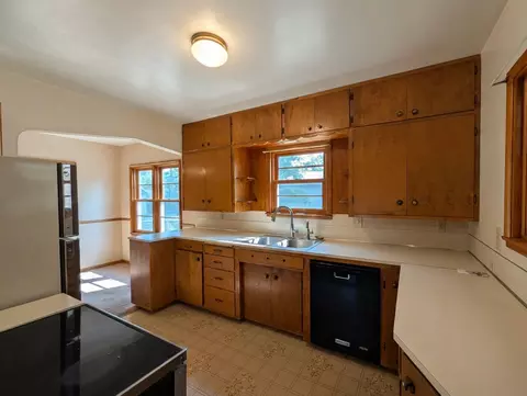 Kitchen - 616 S 9th St, Montevideo, MN 56265 photo 2 of 4