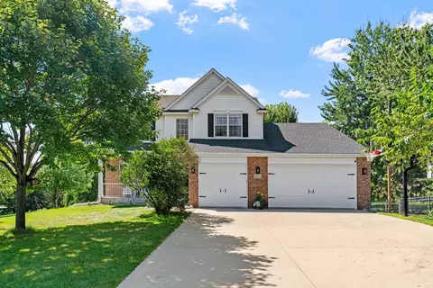 2051 Highgate Cir, Chanhassen, MN 55317