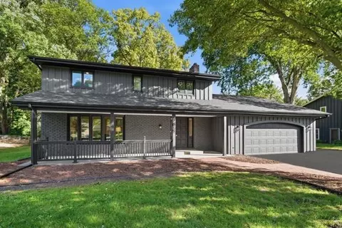 17015 24th Ave N, Plymouth, MN 55447
