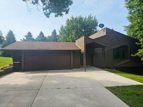 Exterior - 308 Cedar Ln, Montevideo, MN 56265 photo 2 of 4