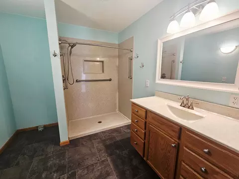 Bath - 308 Cedar Ln, Montevideo, MN 56265 photo 1 of 2
