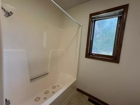 Bath - 500 Deschepper St, Marshall, MN 56258 photo 2 of 4