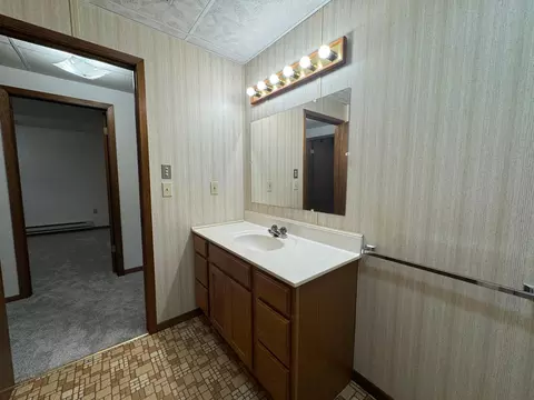 Bath - 500 Deschepper St, Marshall, MN 56258 photo 3 of 4