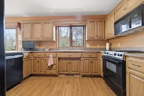 Kitchen - 13111 Timberlane Dr, Baxter, MN 56425 photo 2 of 4