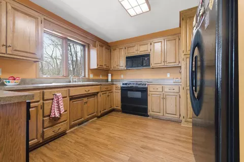 Kitchen - 13111 Timberlane Dr, Baxter, MN 56425 photo 3 of 4