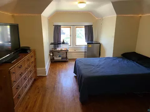 Bedroom - 1432 E 4th St, Duluth, MN 55805 photo 5 of 10