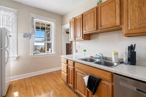 Kitchen - 1432 E 4th St, Duluth, MN 55805 photo 2 of 3