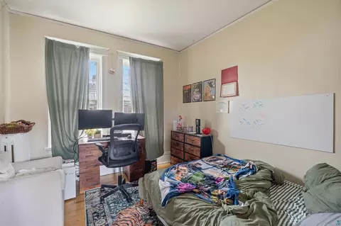 Bedroom - 1432 E 4th St, Duluth, MN 55805 photo 6 of 10