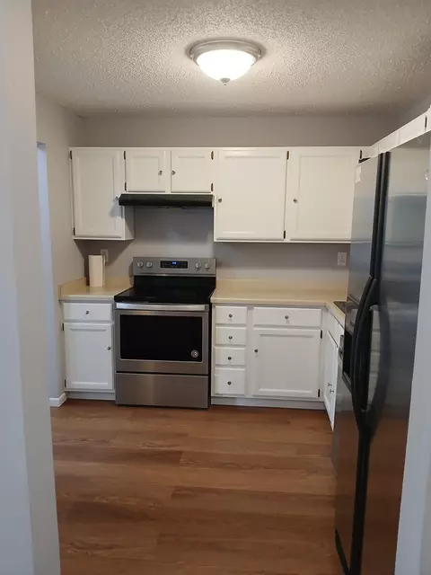3232 Fremont Ave N #215, Minneapolis, MN 55412