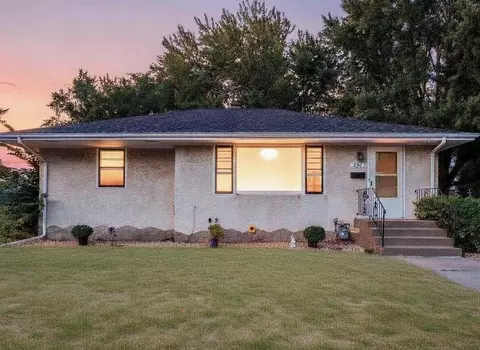 238 Macarthur St W, South Saint Paul, MN 55075