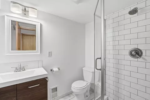 Bath - 29 Orme Ct, Saint Paul, MN 55116 photo 3 of 4
