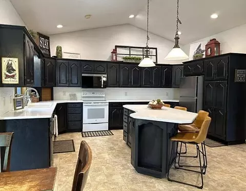 Kitchen - 710 20th St, Windom, MN 56101 photo 4 of 5