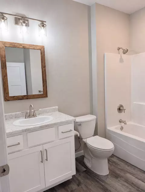 Bath - 601 W 7th Ave, Osakis, MN 56360 photo 1 of 2