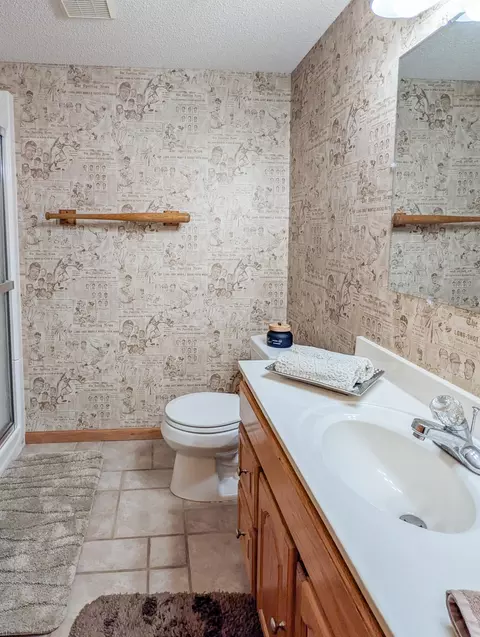 Bath - 546 White Pine Way, Eagan, MN 55123 photo 4 of 4