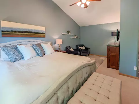 Bedroom - 546 White Pine Way, Eagan, MN 55123 photo 2 of 5