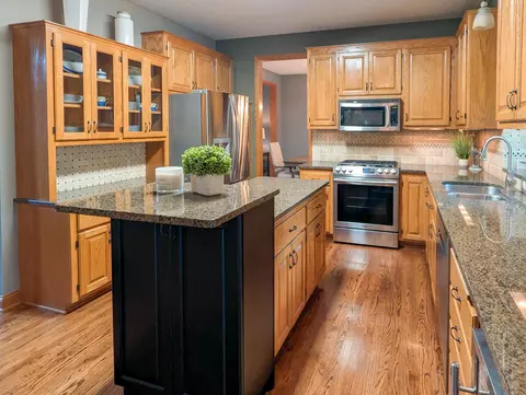 Kitchen - 546 White Pine Way, Eagan, MN 55123 photo 3 of 3