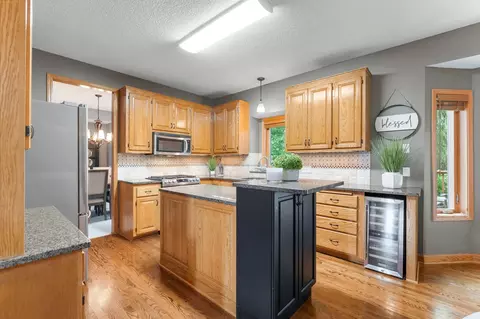 Kitchen - 546 White Pine Way, Eagan, MN 55123 photo 2 of 4