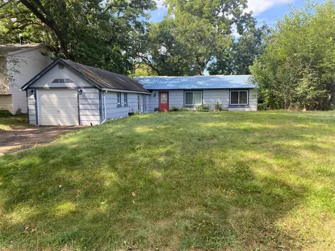 670 Goodwin Ave N, Oakdale, MN 55128