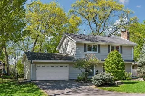 290 Ridgeview Dr E, Wayzata, MN 55391