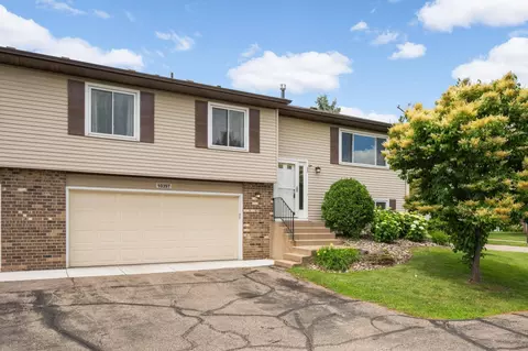 10397 Juniper Ln, Eden Prairie, MN 55347