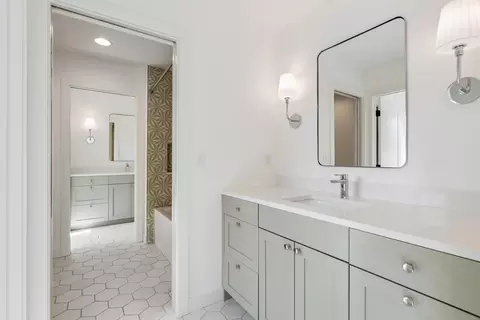 Bath - 6029 Abbott Ave S, Edina, MN 55410 photo 4 of 8