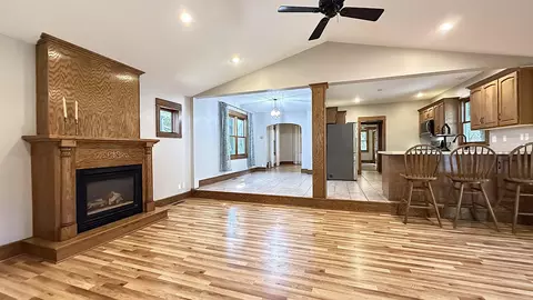 Living - 910 N 5th St, Montevideo, MN 56265 photo 7 of 9