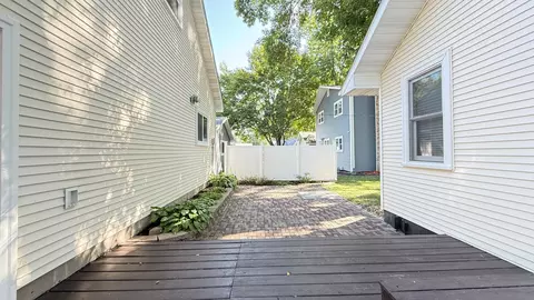 Exterior - 910 N 5th St, Montevideo, MN 56265 photo 4 of 6