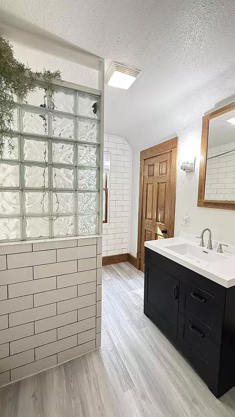 Bath - 910 N 5th St, Montevideo, MN 56265 photo 10 of 11