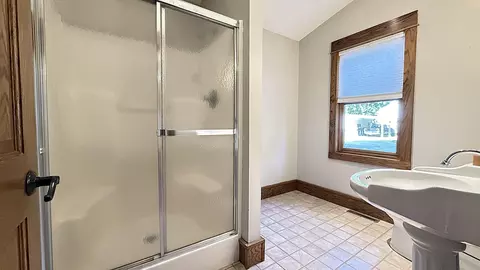 Bath - 910 N 5th St, Montevideo, MN 56265 photo 1 of 11