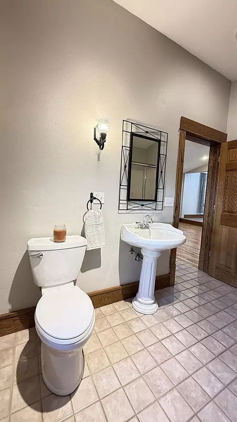 Bath - 910 N 5th St, Montevideo, MN 56265 photo 3 of 11